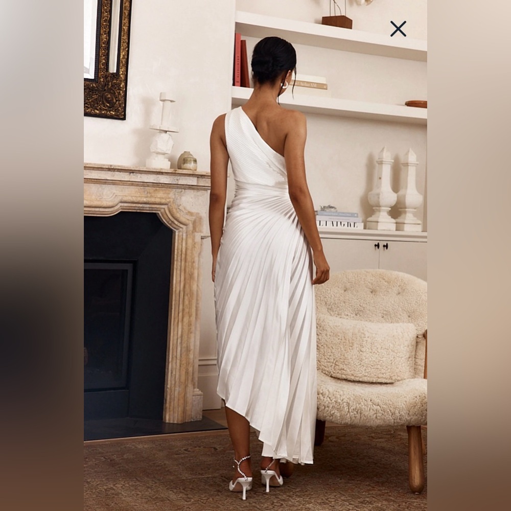 Selfie Leslie White One-Shoulder Pleated Gown with Side Cutout - Picture 3 of 7